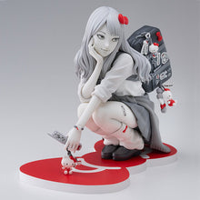 Carica l'immagine nel visualizzatore di Gallery, JUNJI ITO GYARU TOMIE X HELLO KITTY ART FIGURE