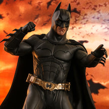Carica l'immagine nel visualizzatore di Gallery, HOT TOYS 1:6 THE DARK KNIGHT TRILOGY BATMAN SIDESHOW EXCLUSIVE