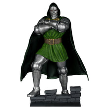 Carica l'immagine nel visualizzatore di Gallery, DOCTOR DOOM #1 1:6 PVC STATUE