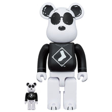 Carica l'immagine nel visualizzatore di Gallery, BEARBRICK 100% 400% MLB X PEANUTS SNOOPY WHITE SOX