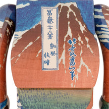 Carica l'immagine nel visualizzatore di Gallery, BEARBRICK 1000% KATSUSHIKA HOKUSAI GAIFU KAISEI