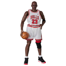 Carica l'immagine nel visualizzatore di Gallery, MAFEX MICHAEL JORDAN CHICAGO BULLS HOME