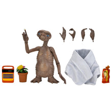 Carica l'immagine nel visualizzatore di Gallery, E.T. THE EXTRA-TERRESTRIAL 40TH ULTIMATE E.T. ACTION FIGURE
