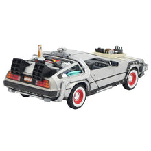 Carica l'immagine nel visualizzatore di Gallery, BACK TO THE FUTURE III DELOREAN TIME MACHINE 1:24