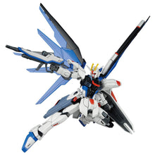 Carica l'immagine nel visualizzatore di Gallery, GUNPLA HGUC ZGMF-X10A FREEDOM GUNDAM 1/144

