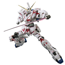 Carica l'immagine nel visualizzatore di Gallery, GUNPLA RG 25 RX-0 UNICORN GUNDAM 1/144
