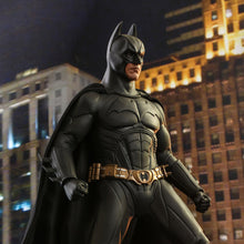 Carica l'immagine nel visualizzatore di Gallery, HOT TOYS 1:6 THE DARK KNIGHT TRILOGY BATMAN SIDESHOW EXCLUSIVE
