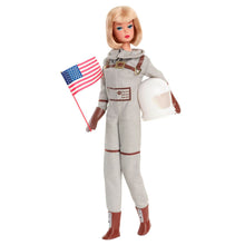 Carica l&#39;immagine nel visualizzatore di Gallery, BARBIE SIGNATURE DOLL MISS ASTRONAUT 1965

