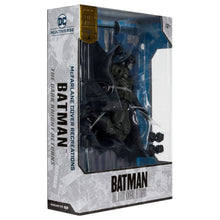 Carica l&#39;immagine nel visualizzatore di Gallery, MCFARLANE COVER RECREATIONS THE DARK KNIGHT RETURNS #1
