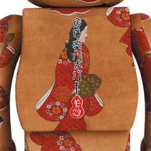 Carica l'immagine nel visualizzatore di Gallery, BEARBRICK 1000% HISHIKAWA MORONOBU BEAUTY LOOKING BACK
