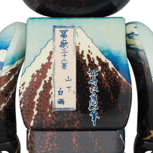 Carica l'immagine nel visualizzatore di Gallery, BEARBRICK 1000% KATSUSHIKA HOKUSAI SANKA HAKUU
