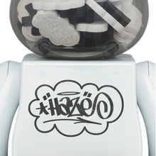 Carica l&#39;immagine nel visualizzatore di Gallery, BEARBRICK 400% ERIC HAZE DAMAGED BOX
