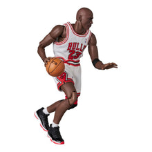 Carica l&#39;immagine nel visualizzatore di Gallery, MAFEX MICHAEL JORDAN CHICAGO BULLS HOME
