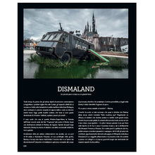 Carica l'immagine nel visualizzatore di Gallery, BANKSY SIETE UNA MINACCIA DI LIVELLO ACCETTABILE
