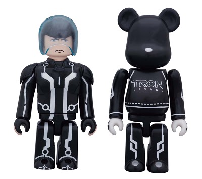 Disney_x_Medicom_TRON_Legacy_Kubrick_Be_rbrick_Set_1_Sam_Sam_s_Lightcycle