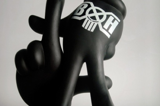 bh-dissizit-vinyl-hands-1