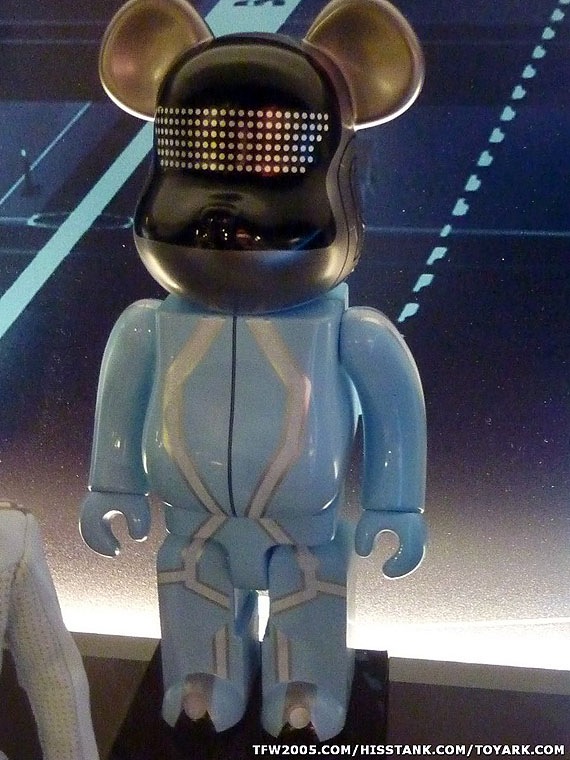 daft-punk-tron-medicom-toy-4