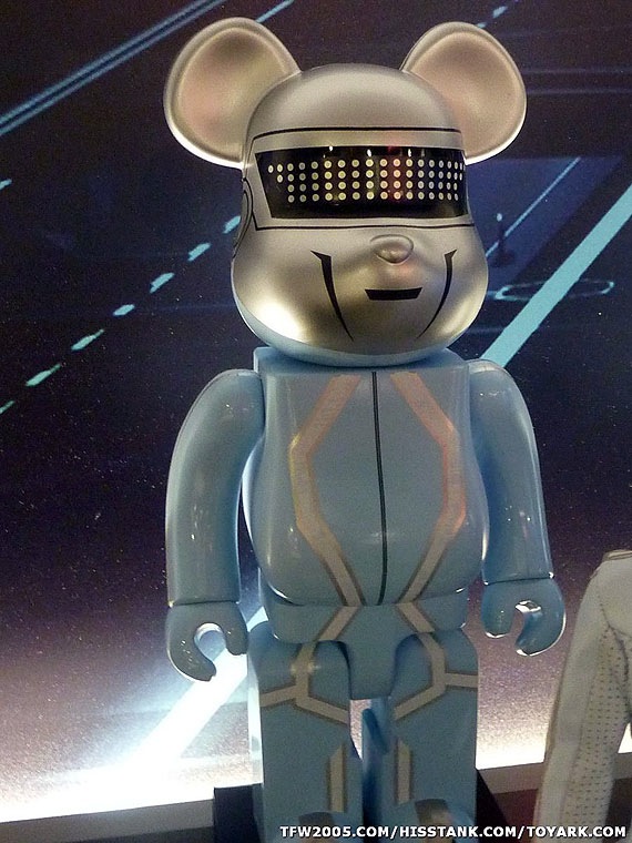 daft-punk-tron-medicom-toy-5