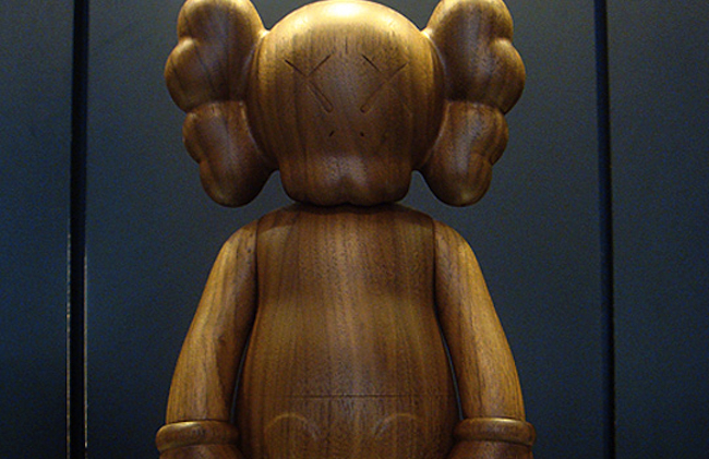 kaws-original-fake-karimoku-wood-companion-toy-1